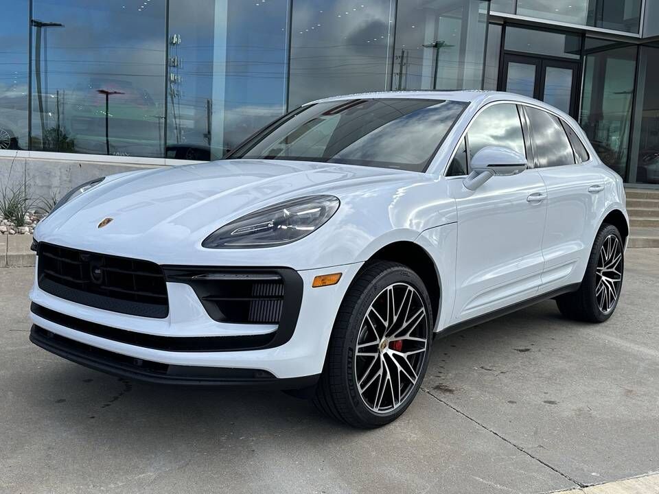 2026 PORSCHE Macan