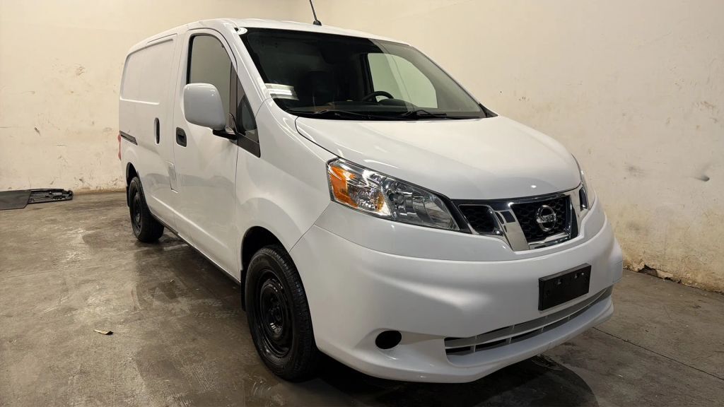 2017 NISSAN NV200