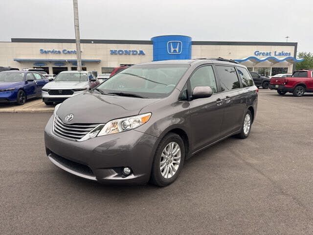 2012 TOYOTA Sienna