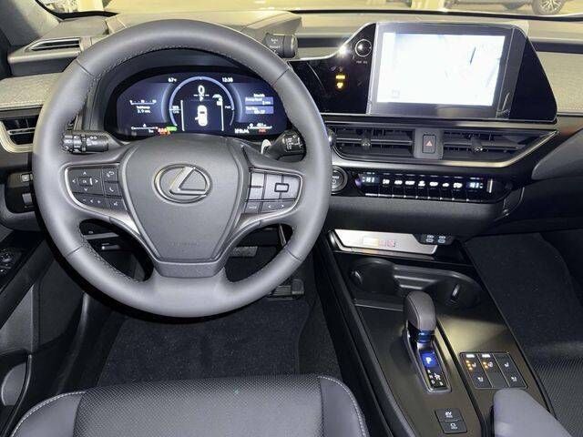 2025 LEXUS UX