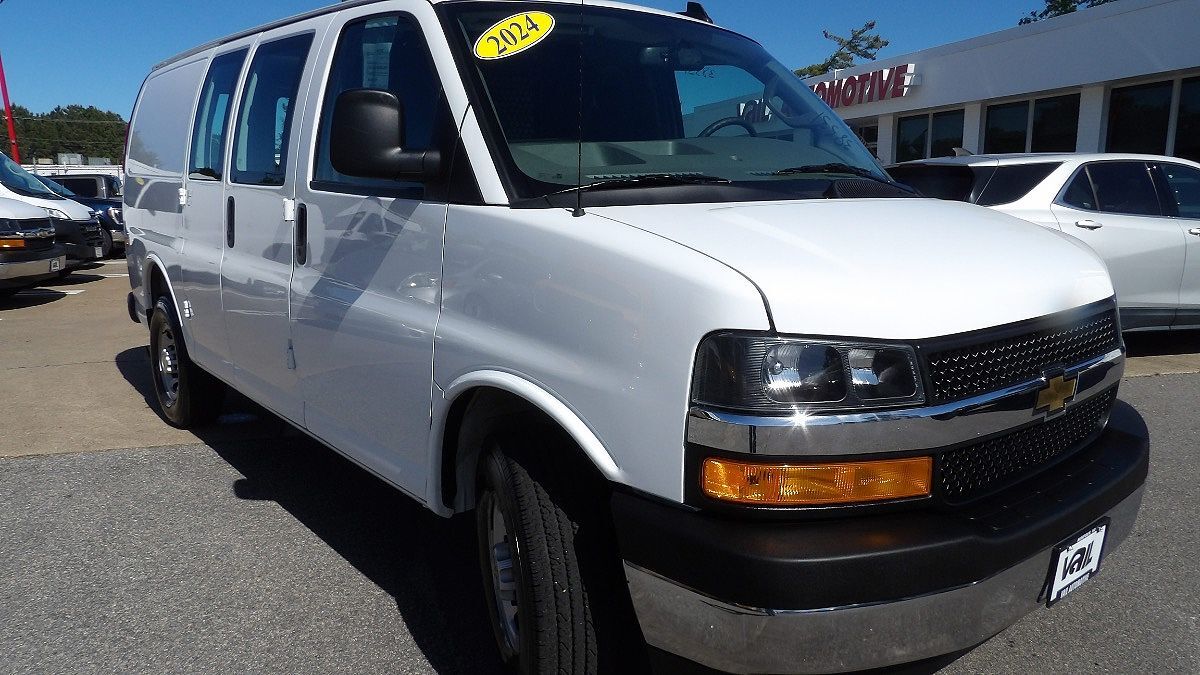 2024 CHEVROLET Express