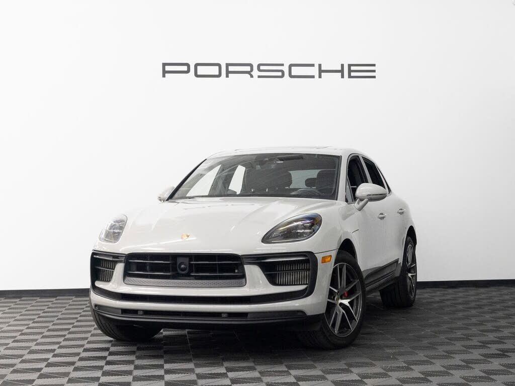 2023 PORSCHE Macan