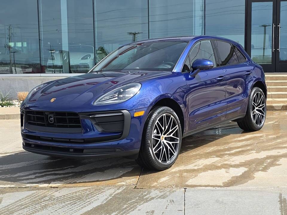 2026 PORSCHE Macan