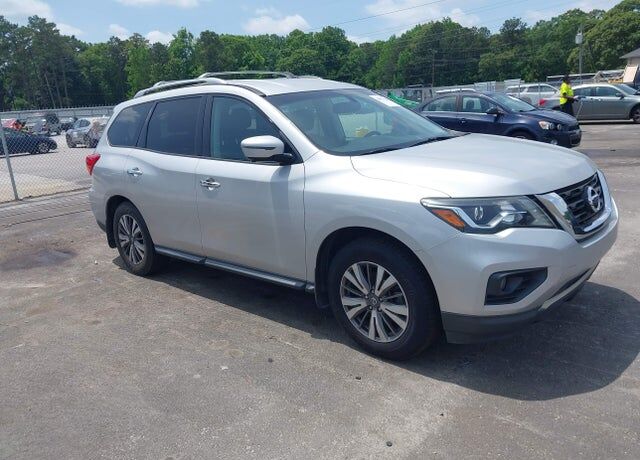 2017 NISSAN Pathfinder