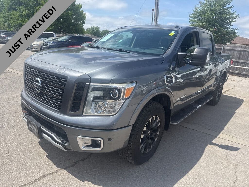 2017 NISSAN Titan