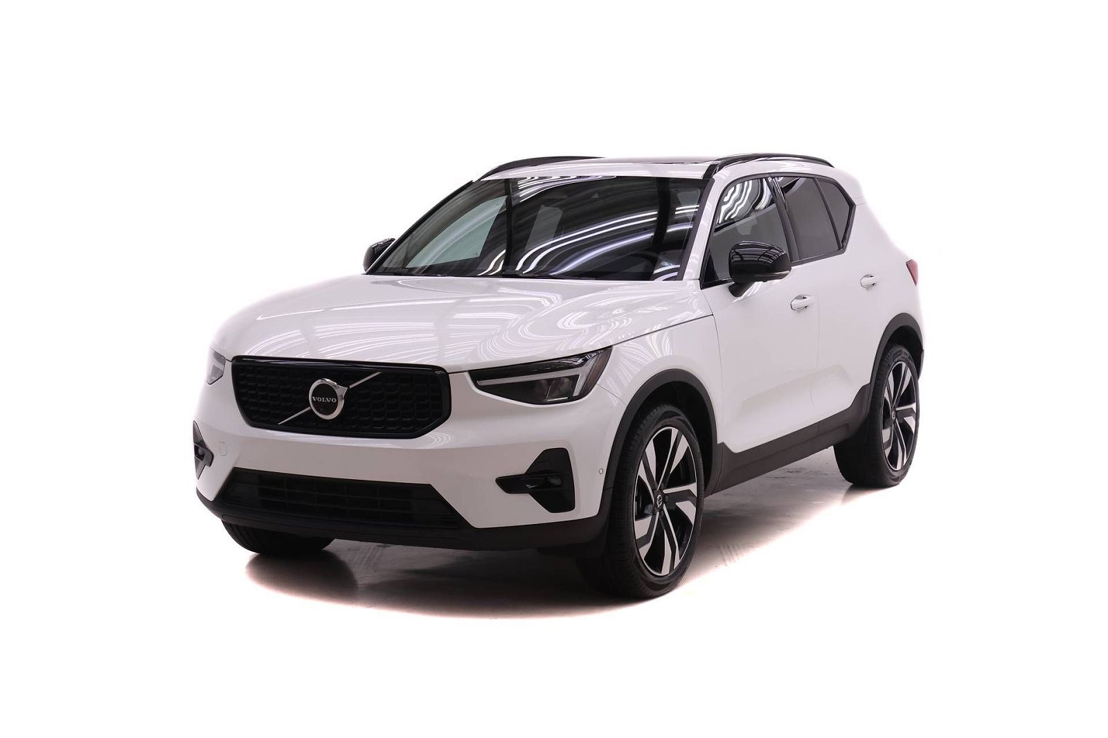 2023 VOLVO XC40