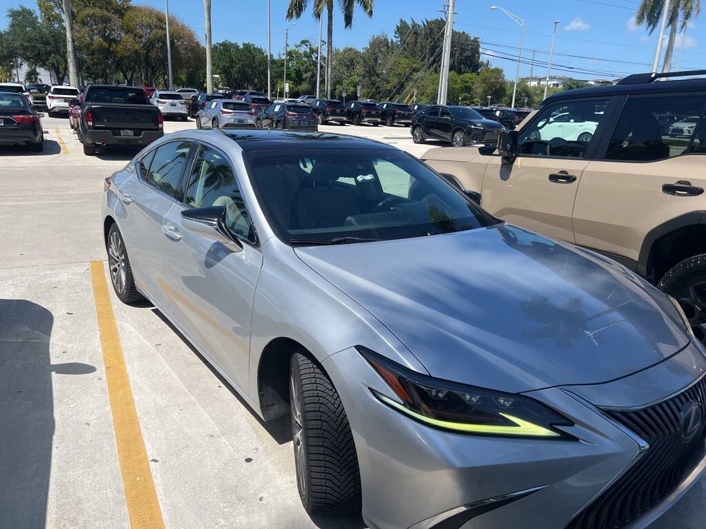2019 LEXUS ES