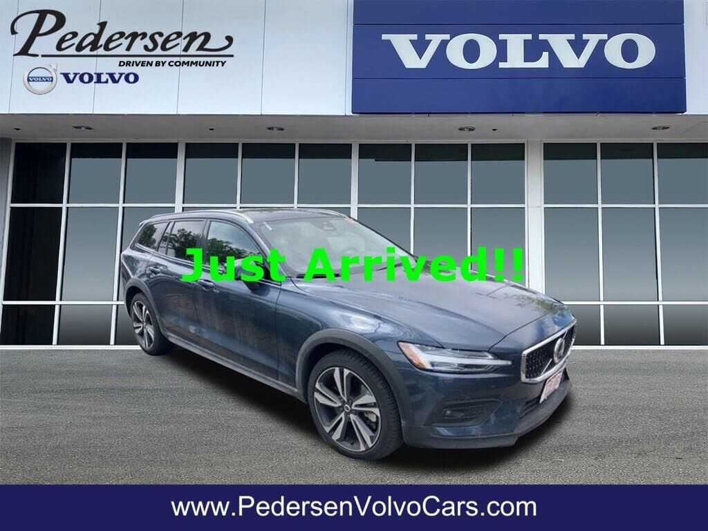 2025 VOLVO V60CC