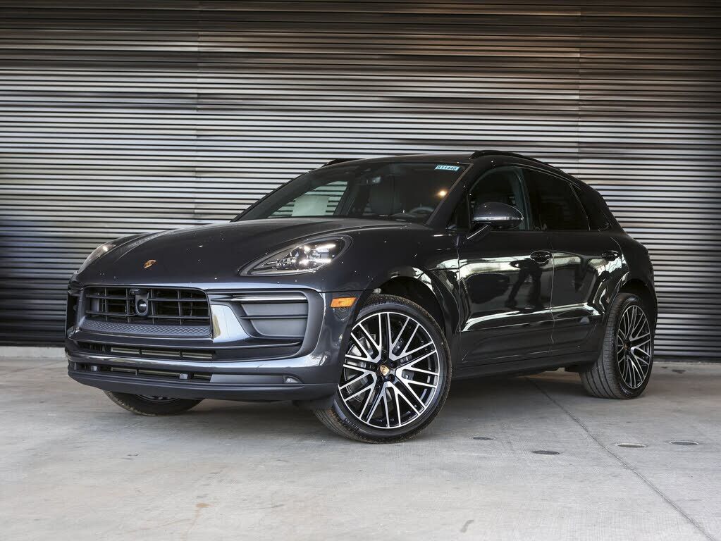 2026 PORSCHE Macan