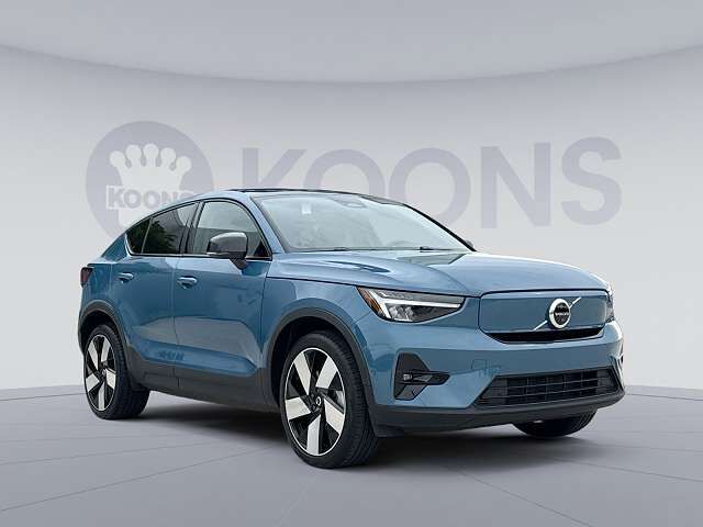 2023 VOLVO C40