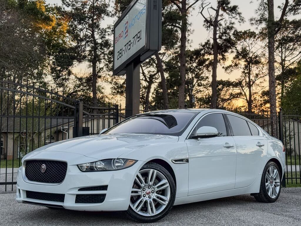 2019 JAGUAR XE