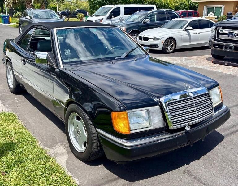 1993 MERCEDES-BENZ 300