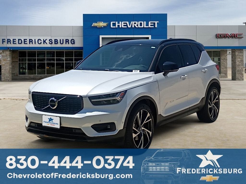 2019 VOLVO XC40