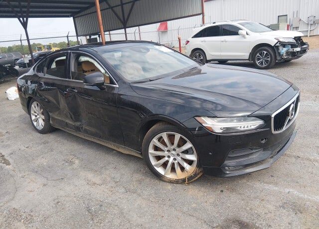 2017 VOLVO S90