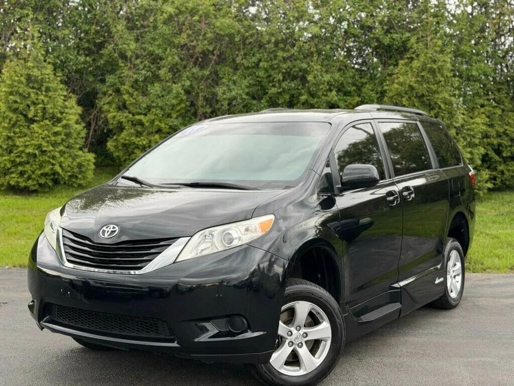 2017 TOYOTA Sienna