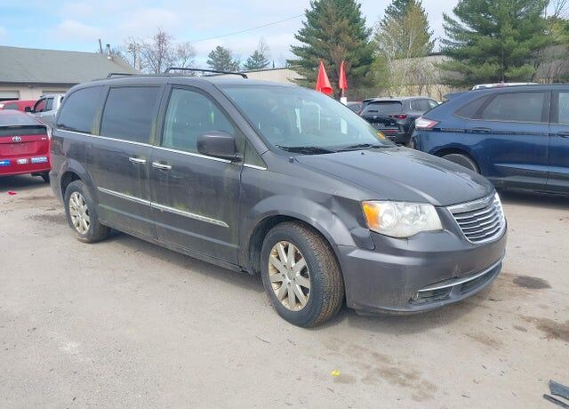 2015 CHRYSLER Town and Country