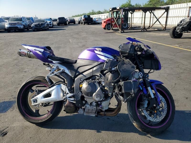 2011 HONDA CB