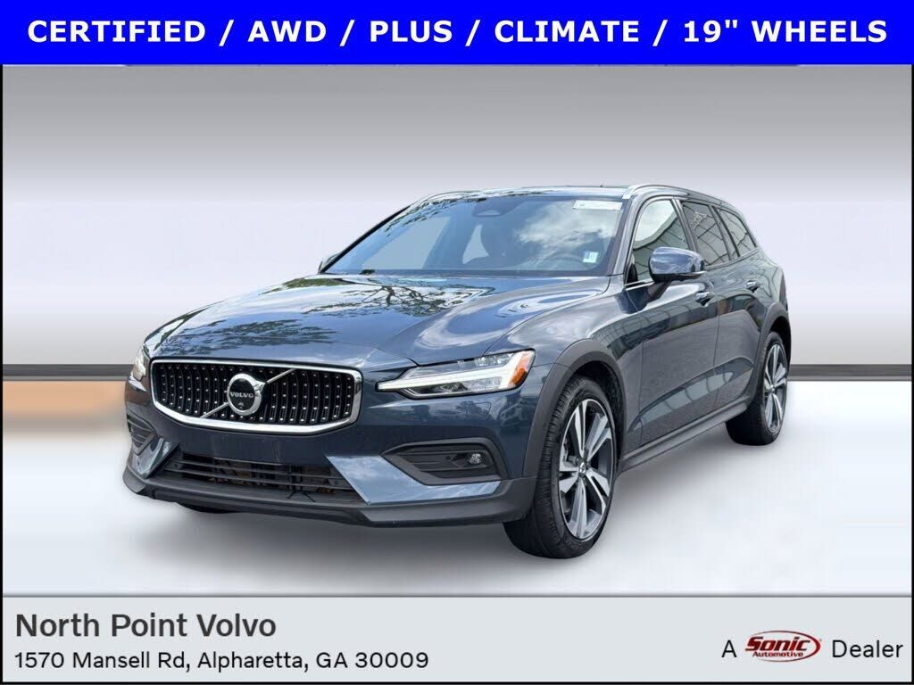 2025 VOLVO V60CC