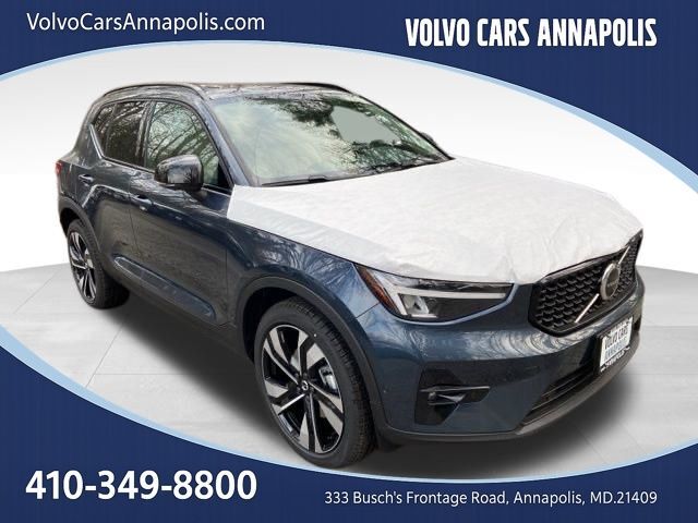 2026 VOLVO XC40