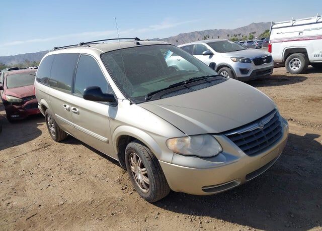 2005 CHRYSLER Town and Country