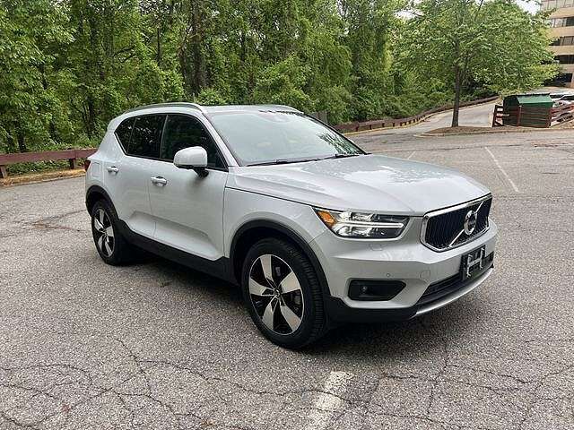 2021 VOLVO XC40