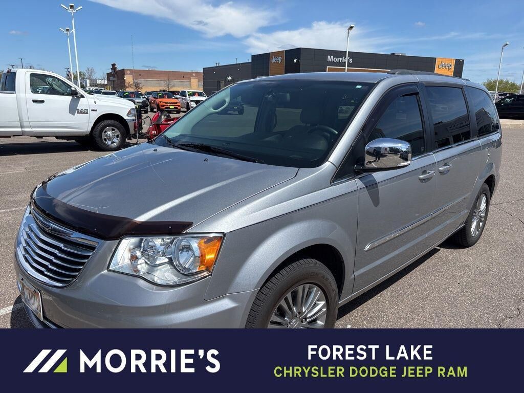 2015 CHRYSLER Town and Country