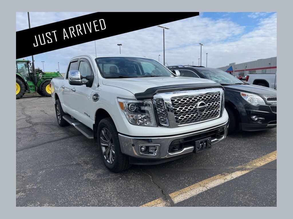 2017 NISSAN Titan