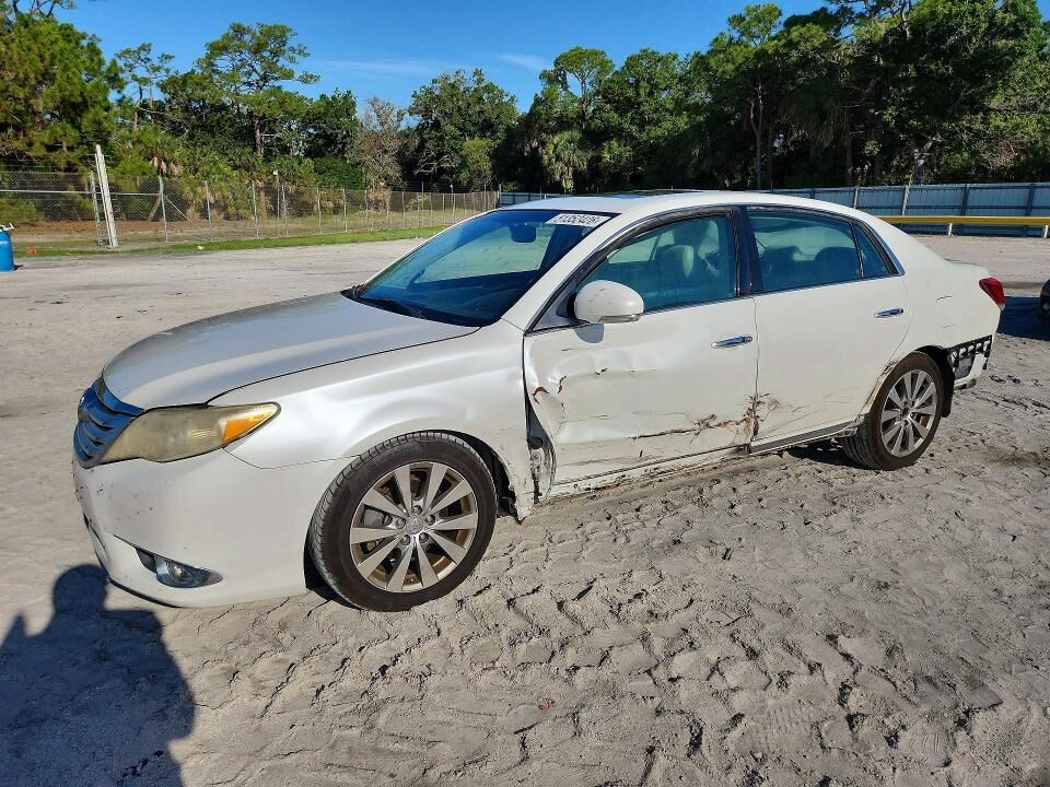 2011 TOYOTA Avalon