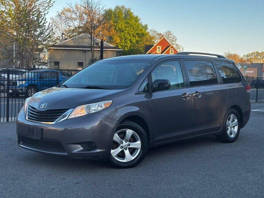 2013 TOYOTA Sienna