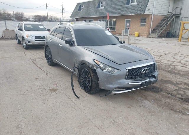 2017 INFINITI QX70
