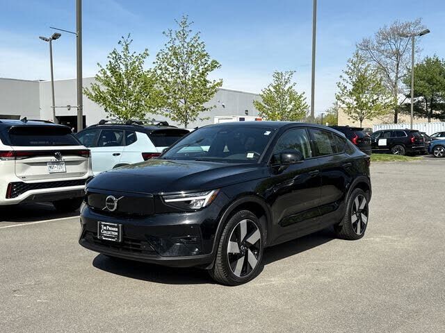 2023 VOLVO C40