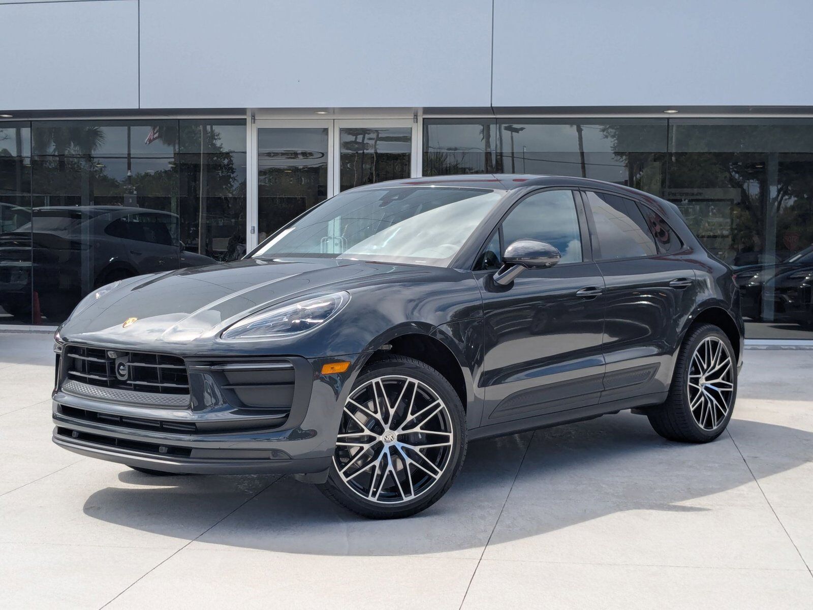 2026 PORSCHE Macan
