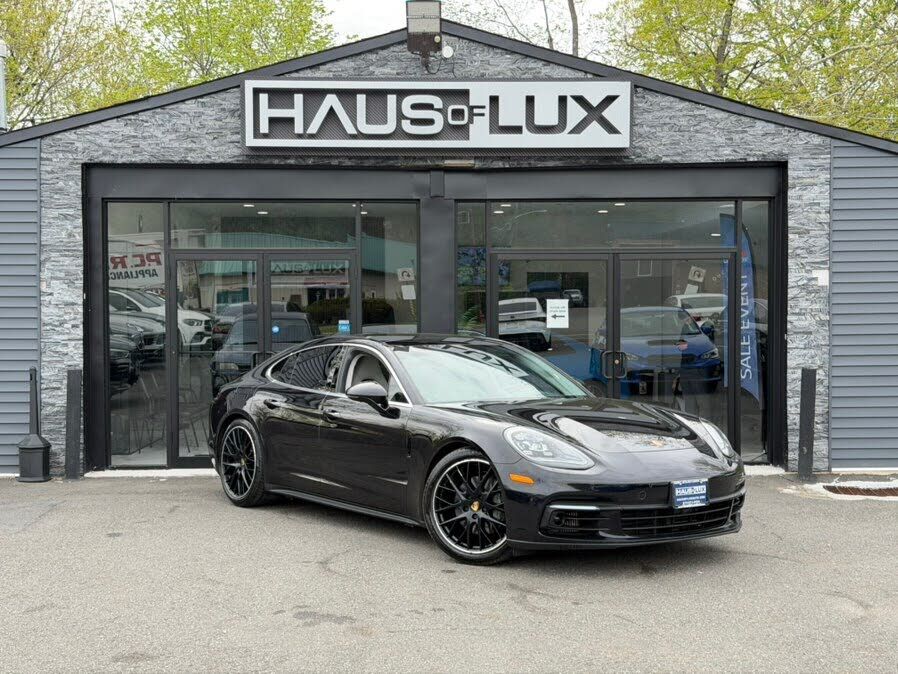 2017 PORSCHE Panamera