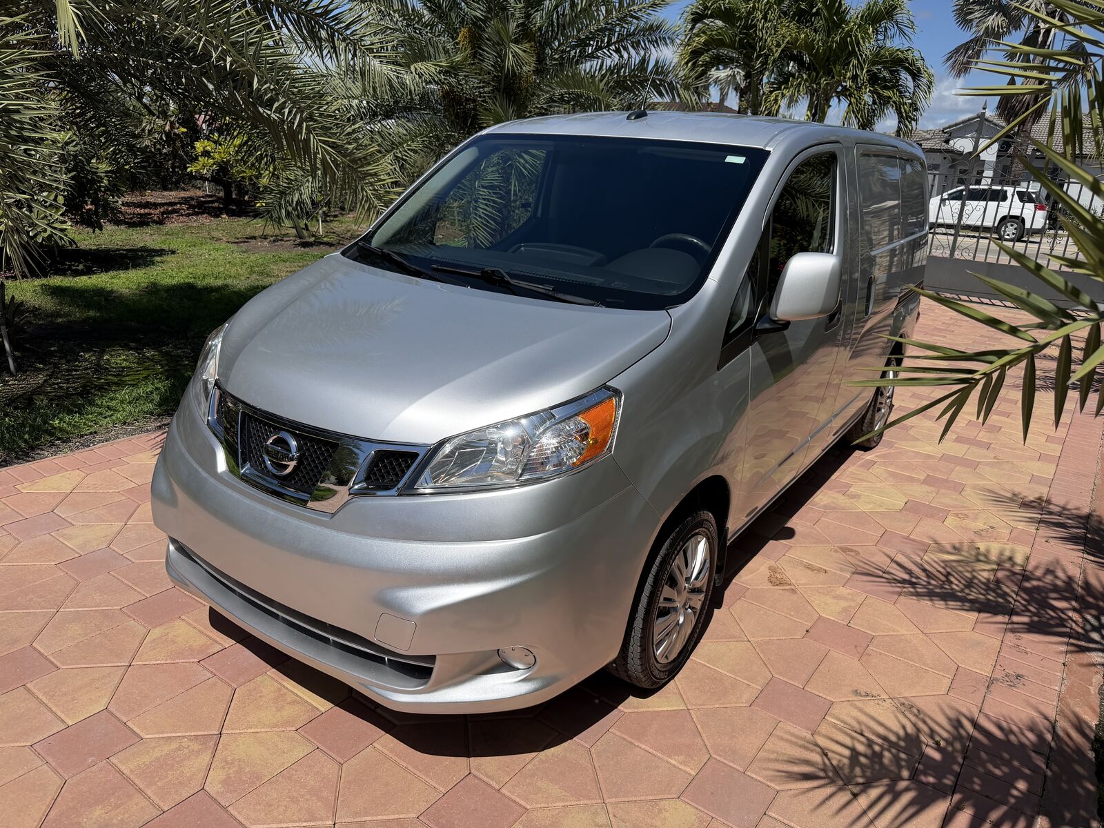 2017 NISSAN NV200