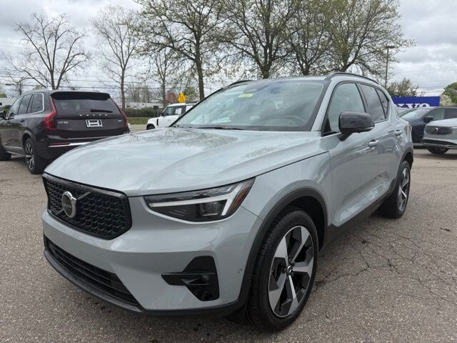 2026 VOLVO XC40