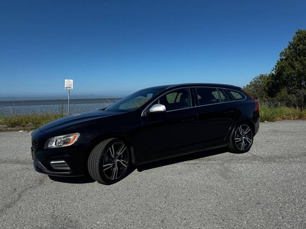 2017 VOLVO V60