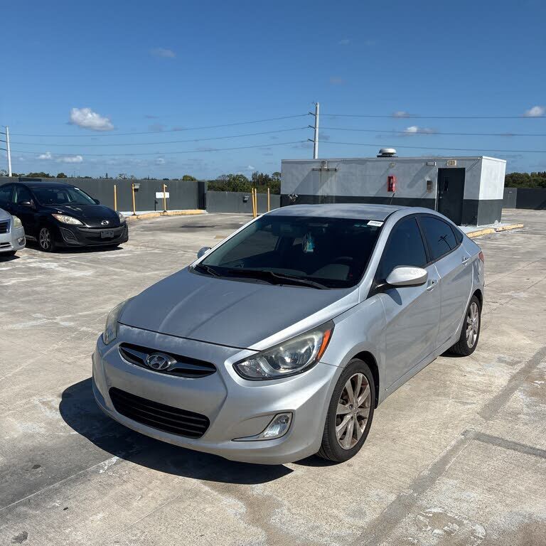 2013 HYUNDAI Accent