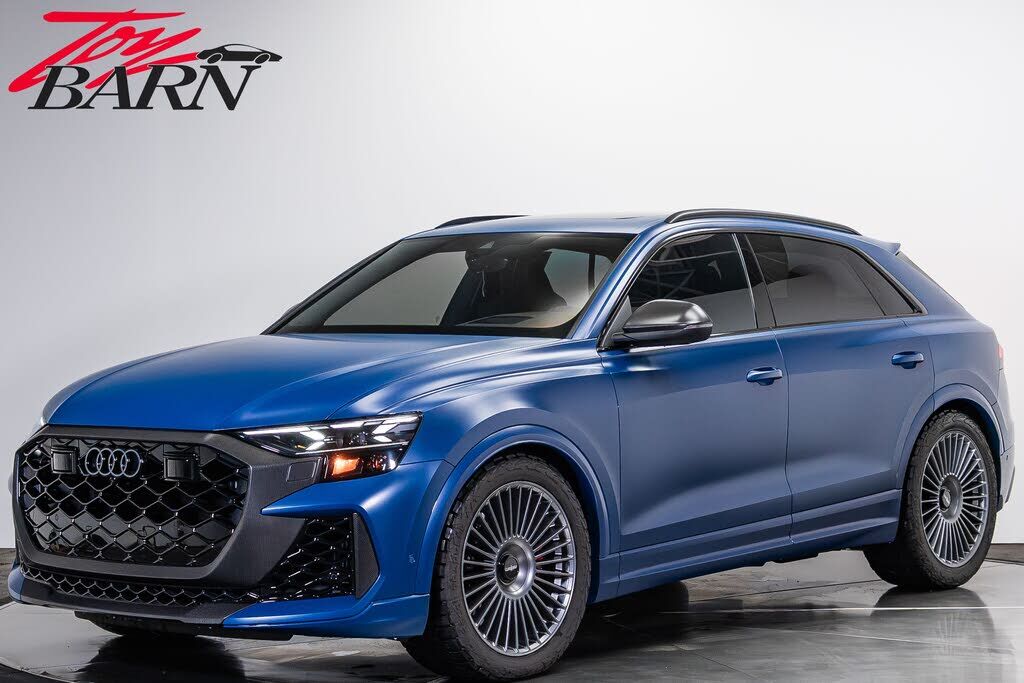 2025 AUDI RS Q8