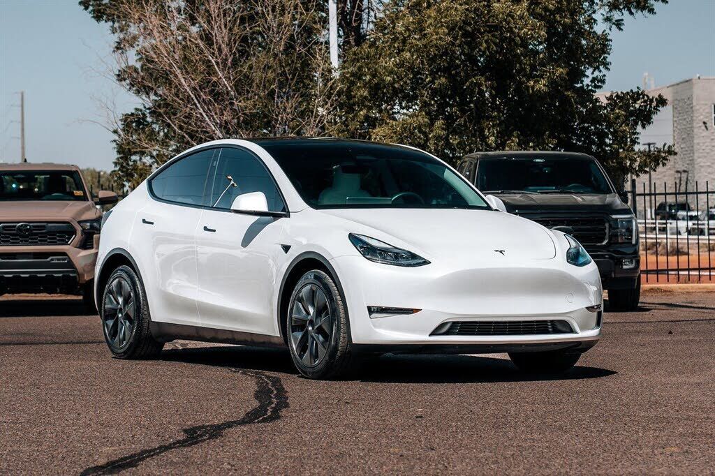 2025 TESLA Model Y