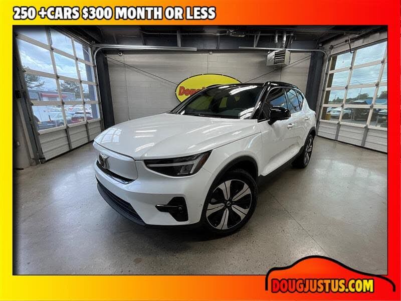 2023 VOLVO XC40