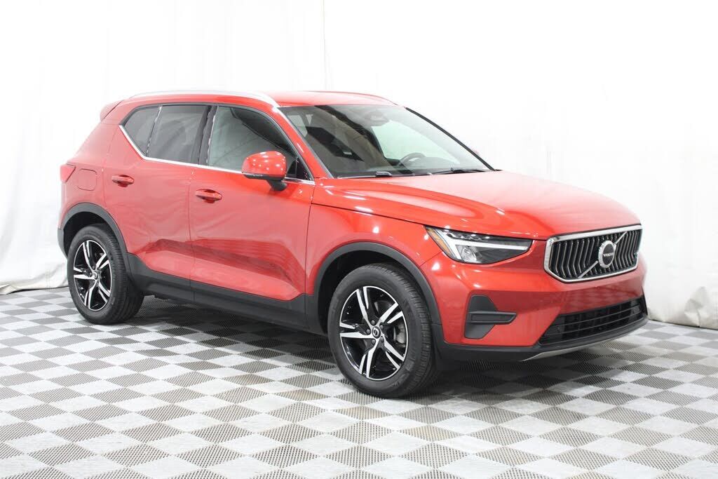 2024 VOLVO XC40