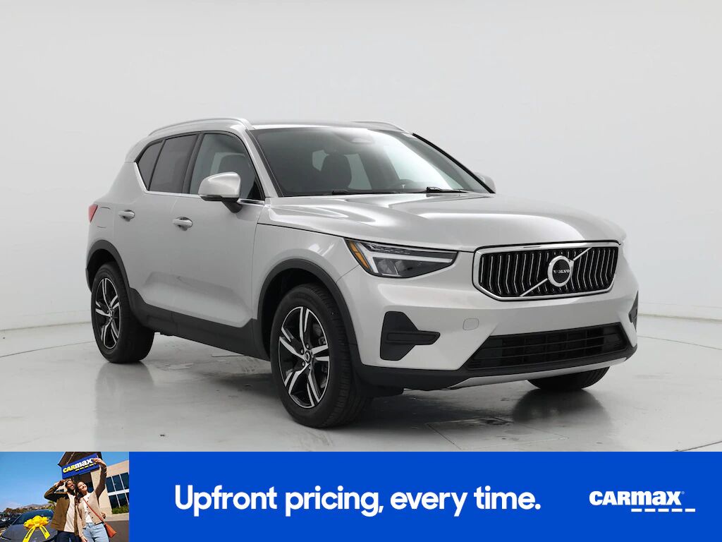2024 VOLVO XC40