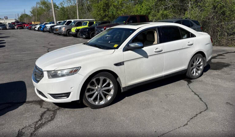 2013 FORD Taurus