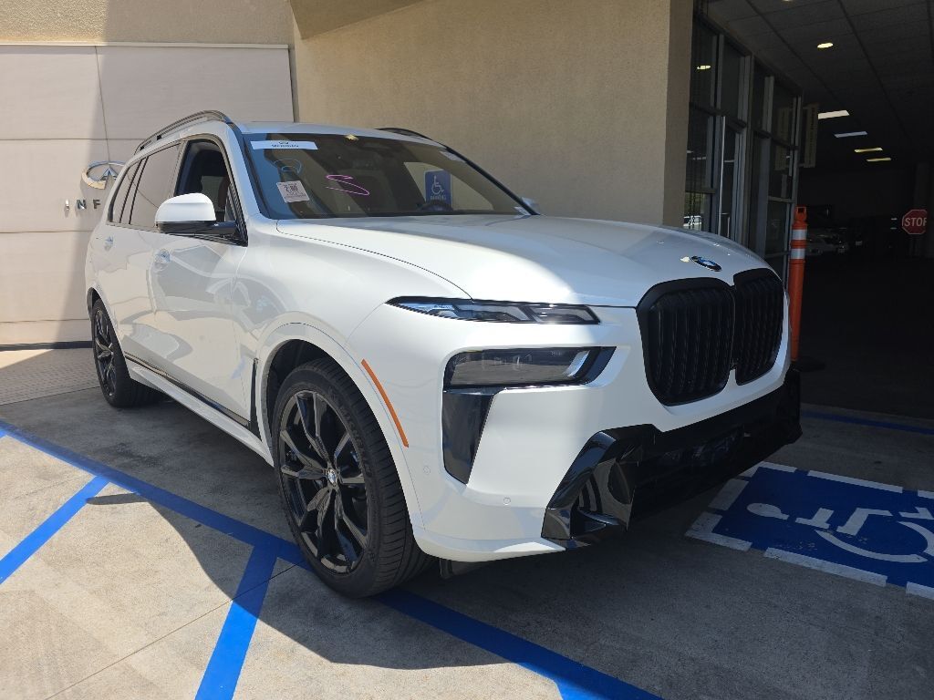 2023 BMW X7