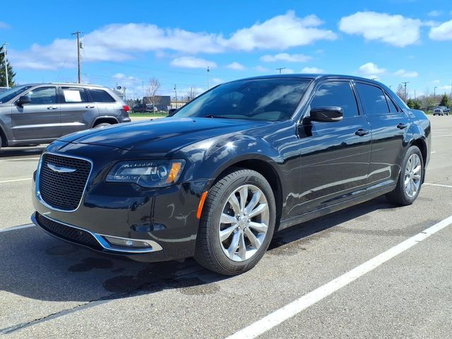 2019 CHRYSLER 300