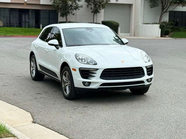 2017 PORSCHE Macan
