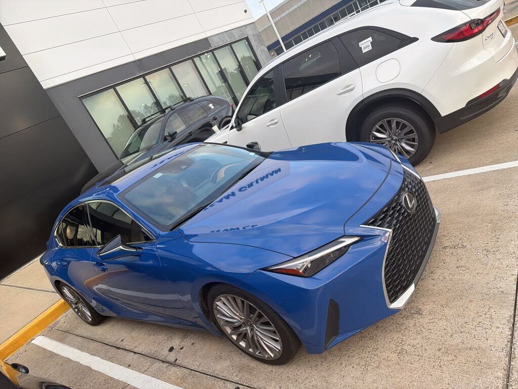 2022 LEXUS IS