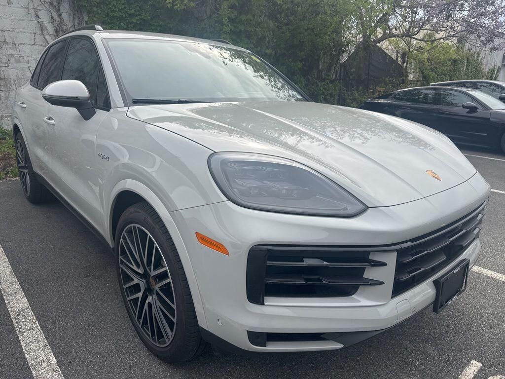 2025 PORSCHE Cayenne