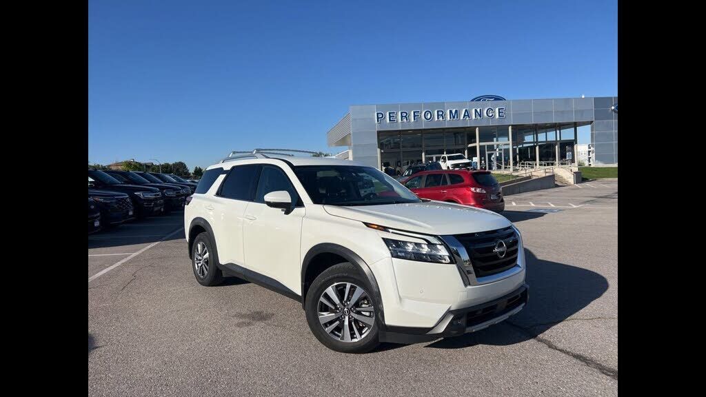 2022 NISSAN Pathfinder