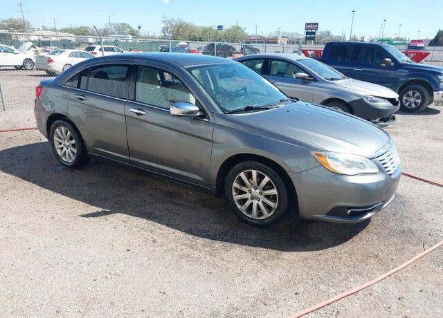 2013 CHRYSLER 200